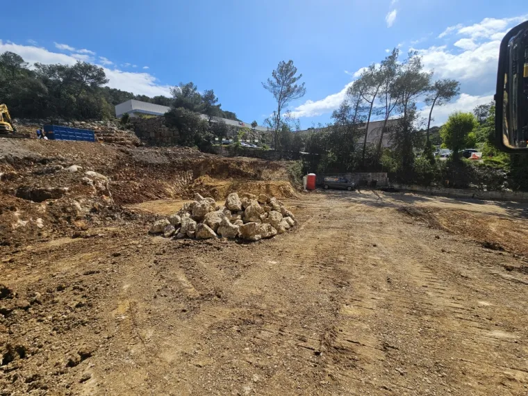 Chantier de terrassement pour une entreprise à Vallauris, Fréjus, MARTIN Hervé Terrassement